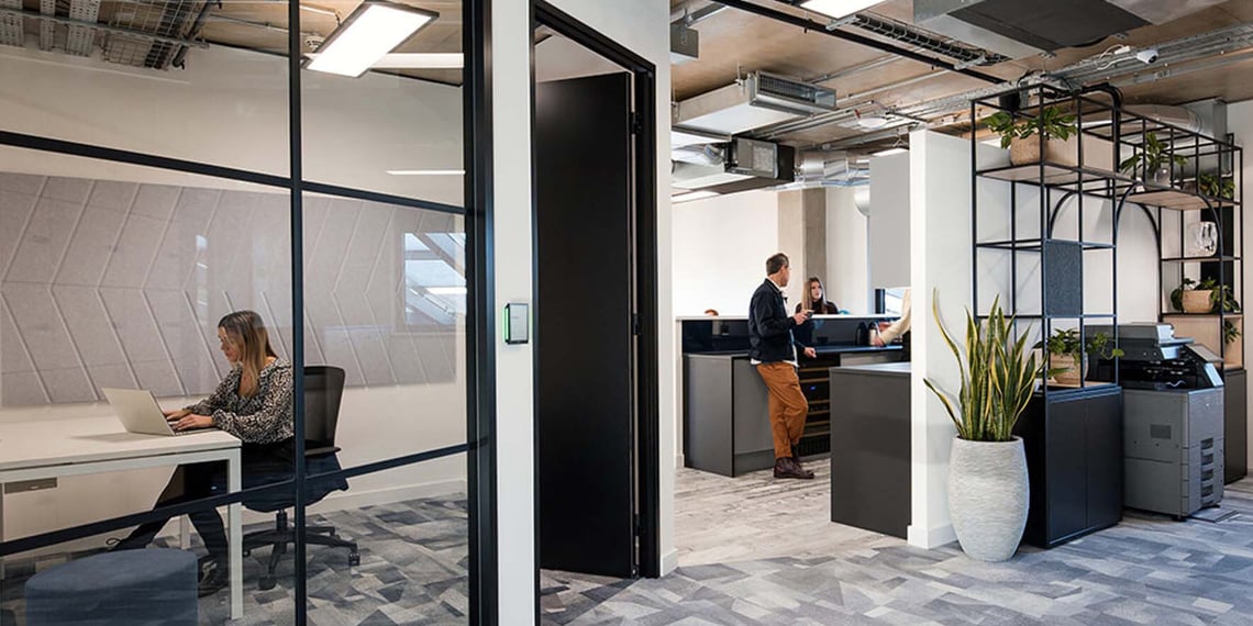 Private-meeting-room-with-crittle-glass-detailing-by-Interaction